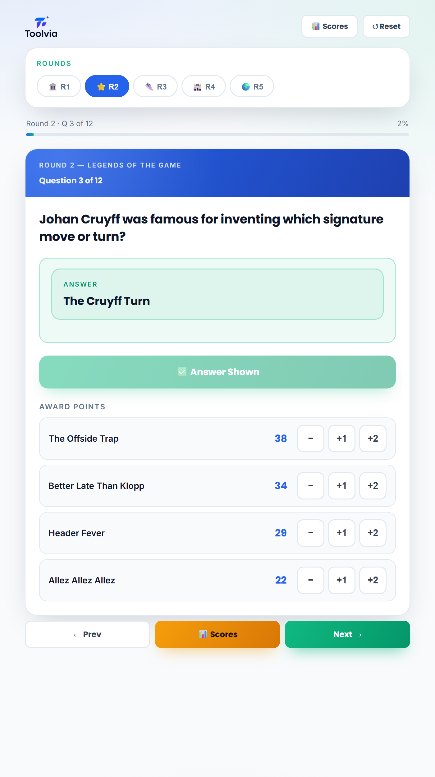 Football Pub Quiz Host — live host screen with real questions and team scoring